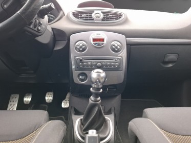 Renault clio iii 2.0 16v 203 renault sport redbull racing rb7 n°429/500  ligne scorpion occasion simplicicar velay...