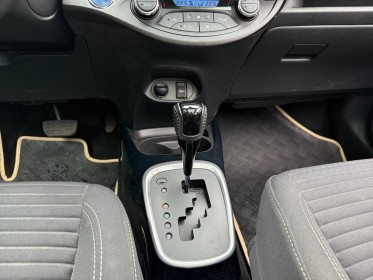 Toyota yaris hybride rc18 100h collection toit panoramique camera de recul garantie toyota 36 mois possible occasion...