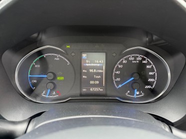 Toyota yaris hybride rc18 100h collection toit panoramique camera de recul garantie toyota 36 mois possible occasion...