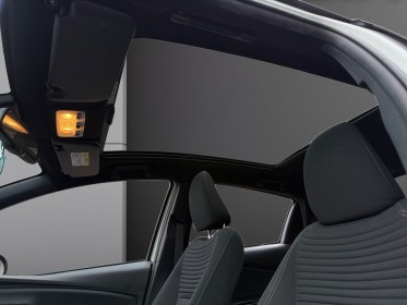 Toyota yaris hybride rc18 100h collection toit panoramique camera de recul garantie toyota 36 mois possible occasion...