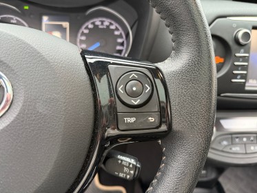 Toyota yaris hybride rc18 100h collection toit panoramique camera de recul garantie toyota 36 mois possible occasion...