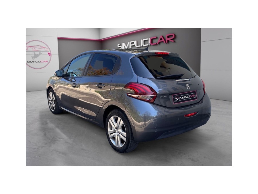 PEUGEOT d'occasion 208 AFFAIRE 1.2 PURE TECH 82 PREMIUM de 2019 Nice