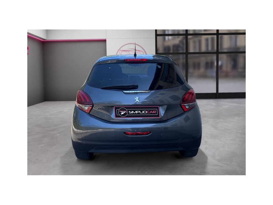 PEUGEOT d'occasion 208 AFFAIRE 1.2 PURE TECH 82 PREMIUM de 2019 Nice