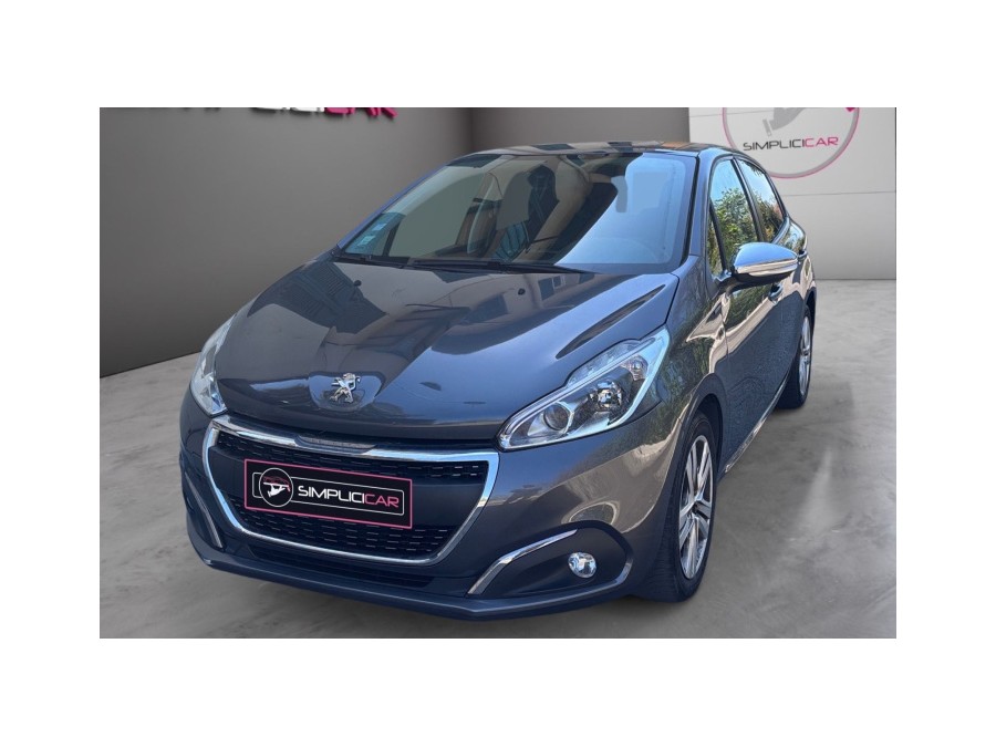 PEUGEOT d'occasion 208 AFFAIRE 1.2 PURE TECH 82 PREMIUM de 2019 Nice