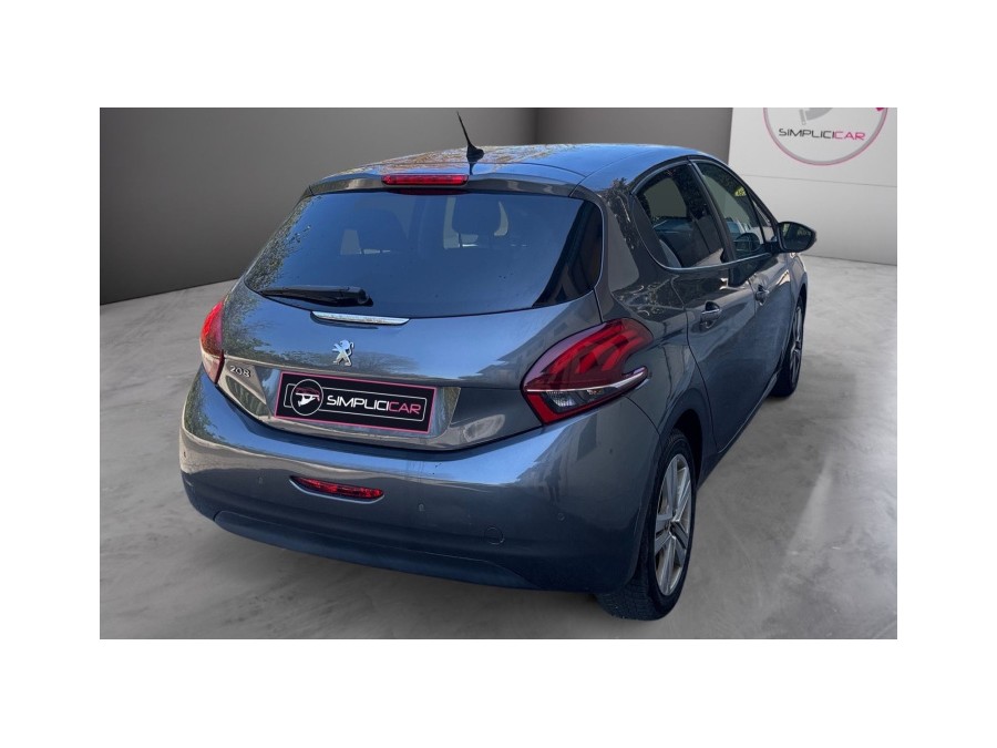 PEUGEOT d'occasion 208 AFFAIRE 1.2 PURE TECH 82 PREMIUM de 2019 Nice