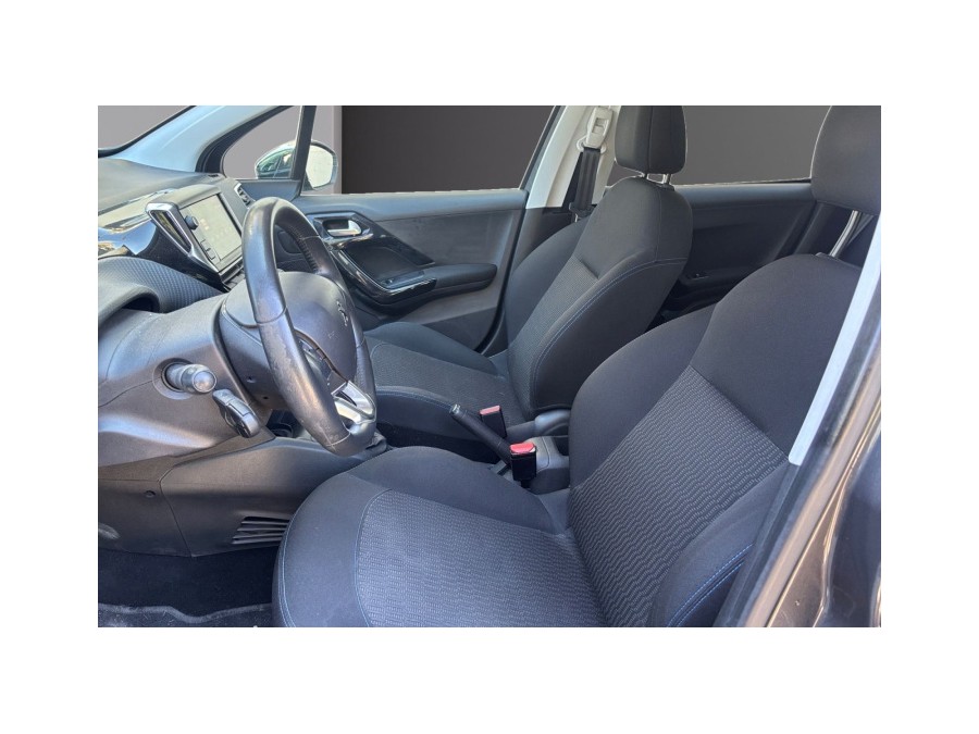 PEUGEOT d'occasion 208 AFFAIRE 1.2 PURE TECH 82 PREMIUM de 2019 Nice