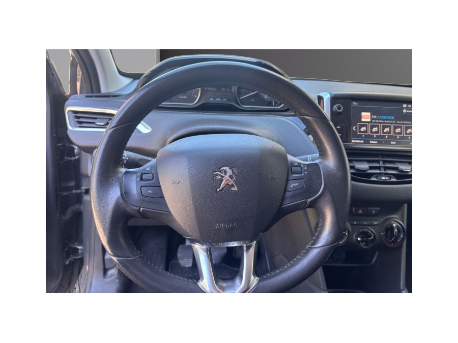 PEUGEOT d'occasion 208 AFFAIRE 1.2 PURE TECH 82 PREMIUM de 2019 Nice