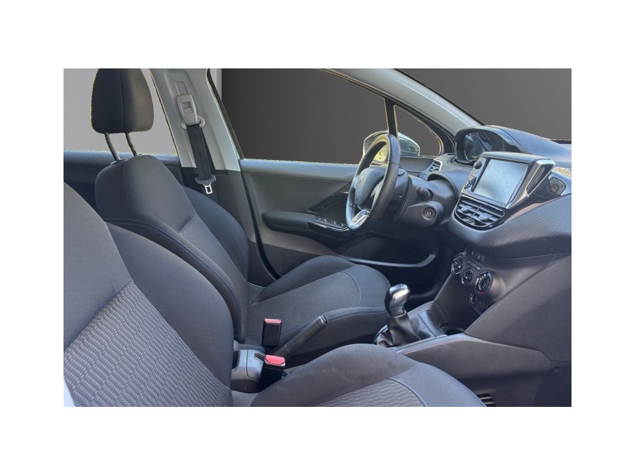 PEUGEOT d'occasion 208 AFFAIRE 1.2 PURE TECH 82 PREMIUM de 2019 Nice