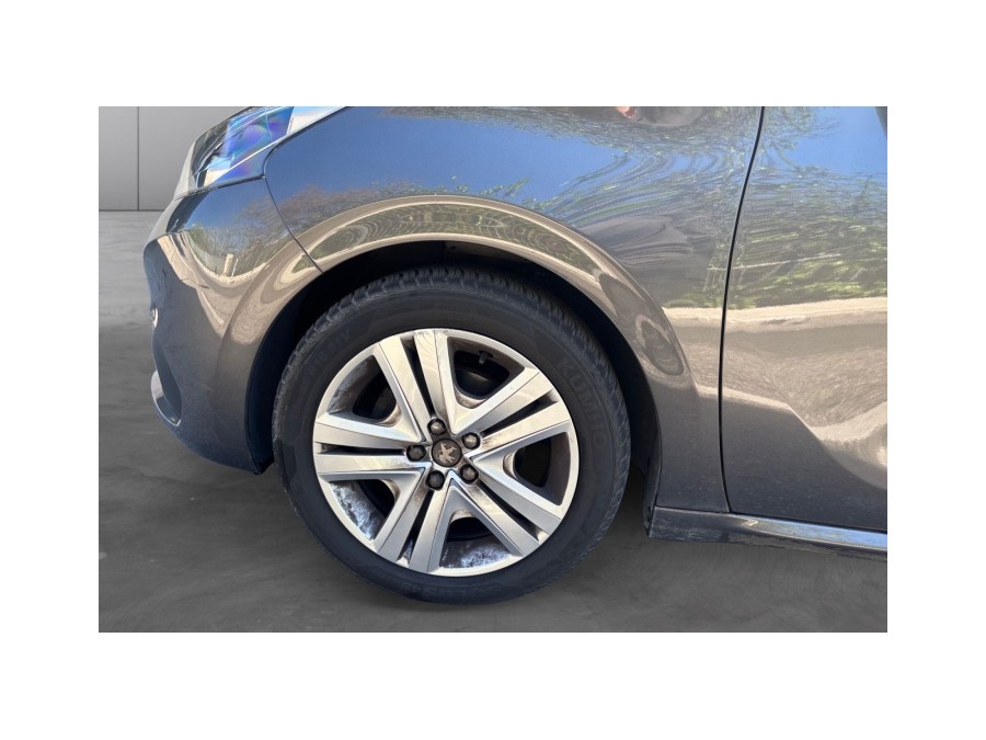 PEUGEOT d'occasion 208 AFFAIRE 1.2 PURE TECH 82 PREMIUM de 2019 Nice