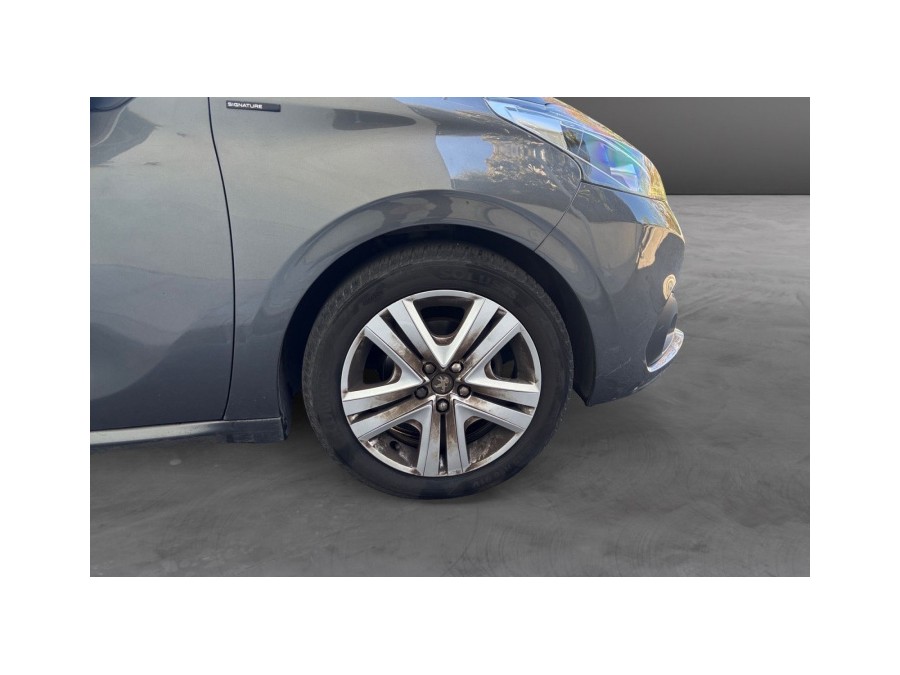 PEUGEOT d'occasion 208 AFFAIRE 1.2 PURE TECH 82 PREMIUM de 2019 Nice