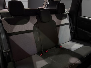 Dacia duster tce 125 4x4 black touch - caméra - sièges chauffants - garantie 12 mois occasion simplicicar lyon ouest...