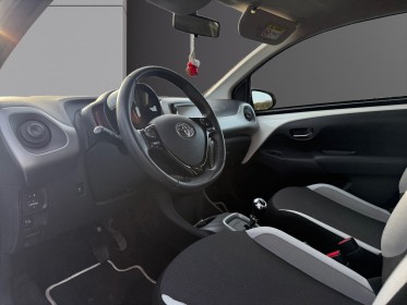 Toyota aygo 1.0 vvt-i x-shift x-play garantie 1 an/première main occasion simplicicar royan simplicicar simplicibike france