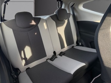 Toyota aygo 1.0 vvt-i x-shift x-play garantie 1 an/première main occasion simplicicar royan simplicicar simplicibike france