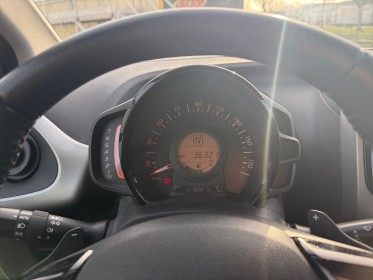 Toyota aygo 1.0 vvt-i x-shift x-play garantie 1 an/première main occasion simplicicar royan simplicicar simplicibike france