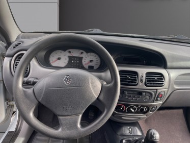 Renault megane cab 1.6i 16v dynamique distribution faite révisée et garantie occasion simplicicar royan simplicicar...