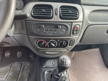 Renault megane cab 1.6i 16v dynamique distribution faite révisée et garantie occasion simplicicar royan simplicicar...