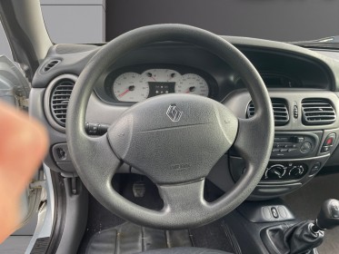 Renault megane cab 1.6i 16v dynamique distribution faite révisée et garantie occasion simplicicar royan simplicicar...
