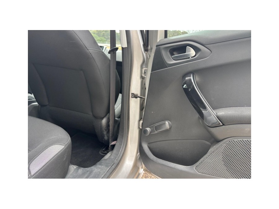 PEUGEOT d'occasion 208 1.2 VTI 82 ENVY de 2014 Nice (06)﻿