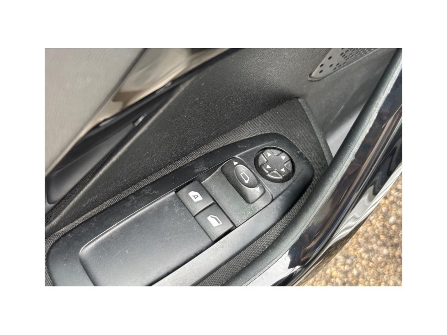 PEUGEOT d'occasion 208 1.2 VTI 82 ENVY de 2014 Nice (06)﻿