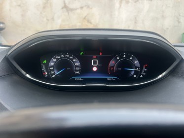 Peugeot 5008 puretech 130ch ss bvm6 allure kit de distribution et triangle changés très bon état garantie 12 mois occasion...