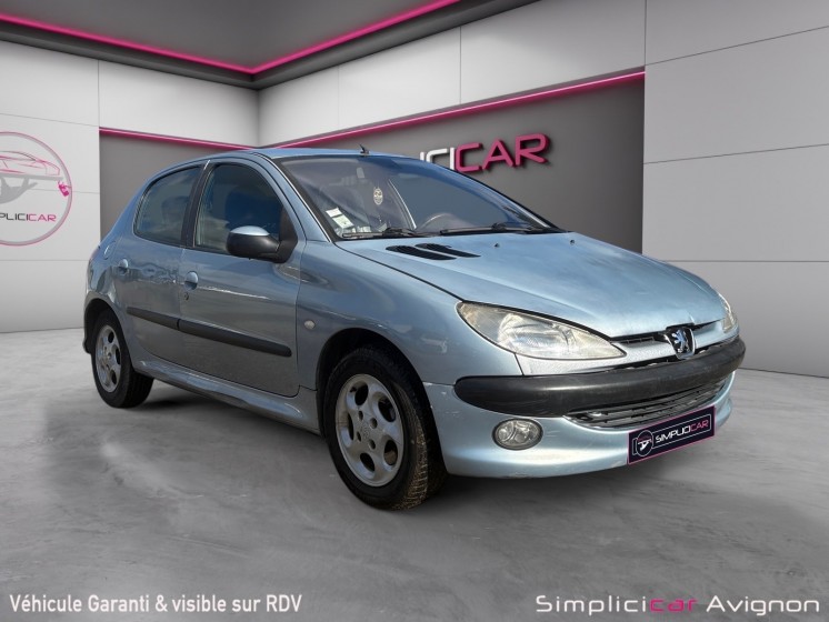 Peugeot 206 2.0 hdi xt moteur changé avec 140 000 km / kit distribution et embrayage neufs occasion avignon (84) simplicicar...