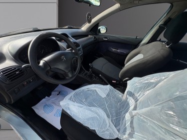 Peugeot 206 2.0 hdi xt moteur changé avec 140 000 km / kit distribution et embrayage neufs occasion avignon (84) simplicicar...