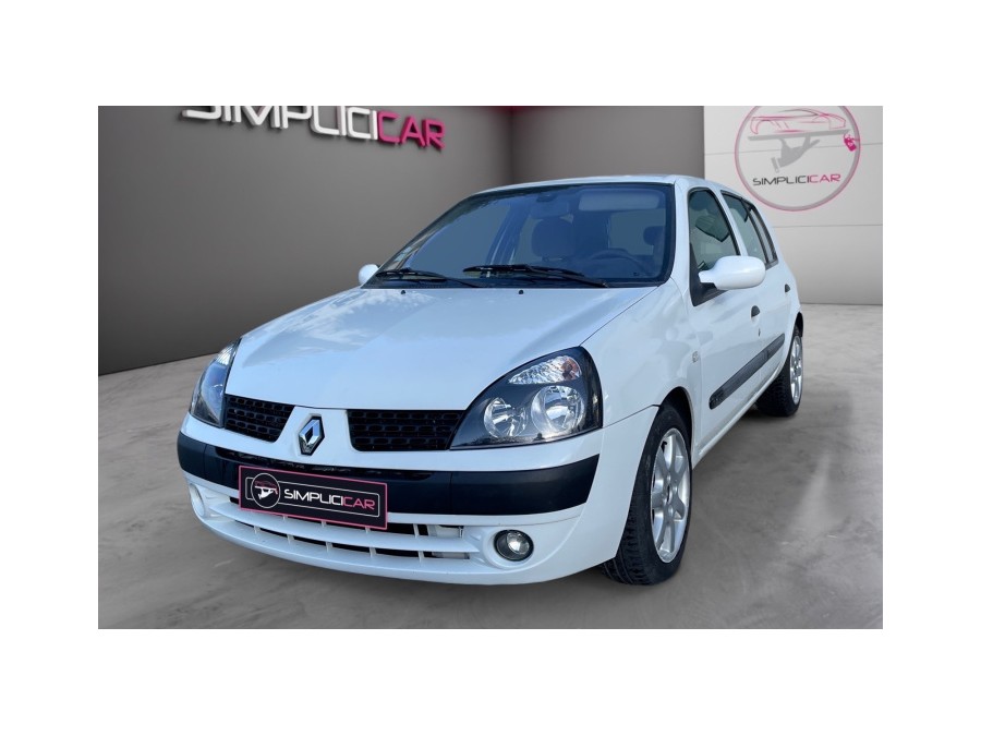 RENAULT d'occasion CLIO PRIVILEGE 1.6 16V de 2003 Nice (06)﻿