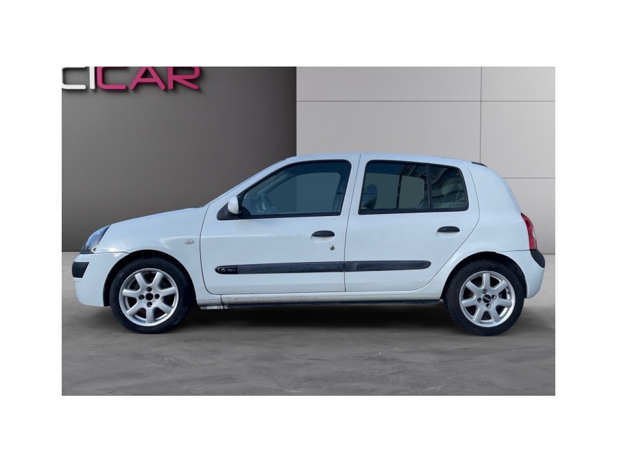 RENAULT d'occasion CLIO PRIVILEGE 1.6 16V de 2003 Nice (06)﻿