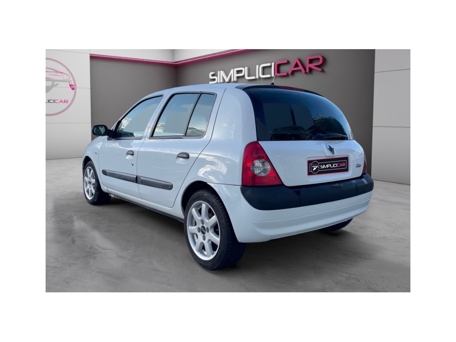RENAULT d'occasion CLIO PRIVILEGE 1.6 16V de 2003 Nice (06)﻿