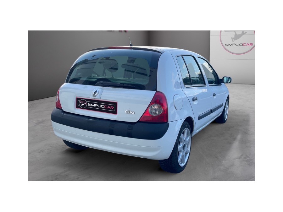 RENAULT d'occasion CLIO PRIVILEGE 1.6 16V de 2003 Nice (06)﻿