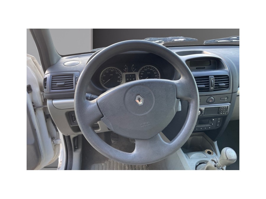 RENAULT d'occasion CLIO PRIVILEGE 1.6 16V de 2003 Nice (06)﻿