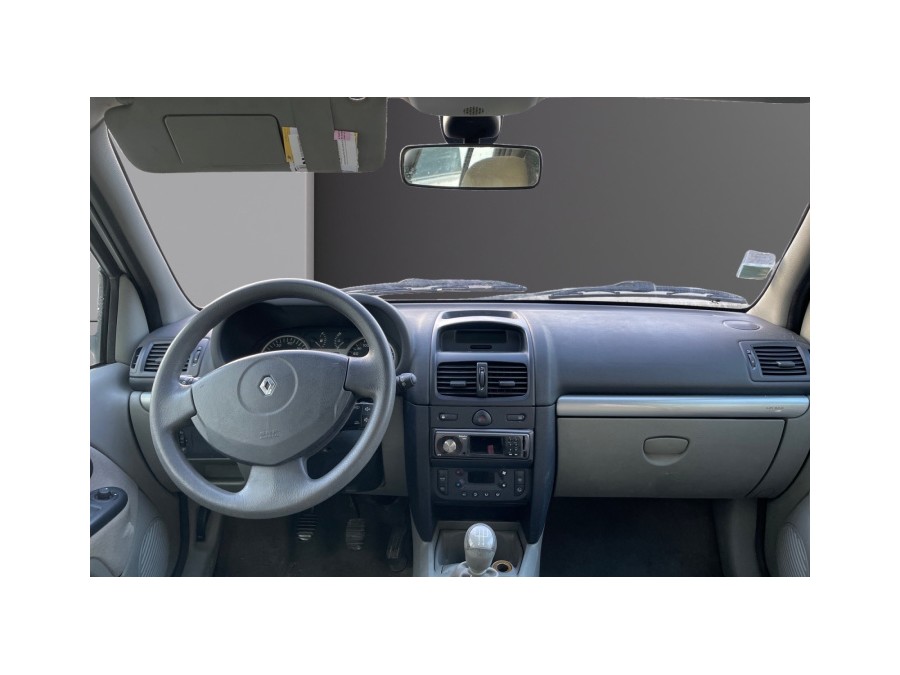 RENAULT d'occasion CLIO PRIVILEGE 1.6 16V de 2003 Nice (06)﻿