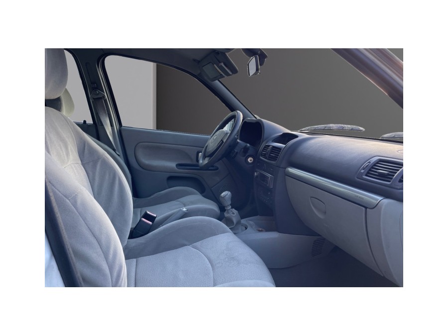 RENAULT d'occasion CLIO PRIVILEGE 1.6 16V de 2003 Nice (06)﻿