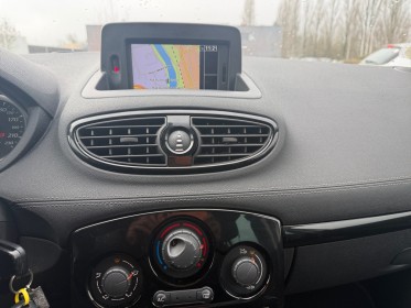 Renault clio iii dci 75 eco2 nightday - suivi à jour - distrib ok - gps tomtom occasion simplicicar compiegne simplicicar...