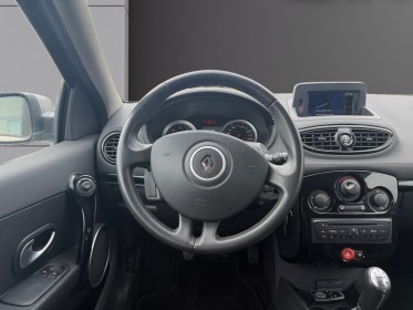 Renault clio iii dci 75 eco2 nightday - suivi à jour - distrib ok - gps tomtom occasion simplicicar compiegne simplicicar...
