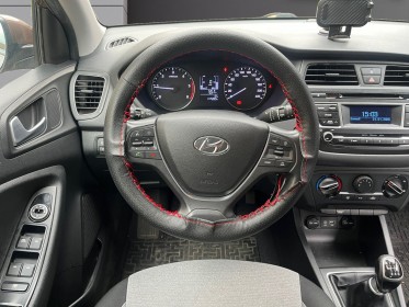 Hyundai i20 1.1 crdi 75 initia- chaine de distribution- garantie 12 mois occasion simplicicar lyon nord simplicicar...