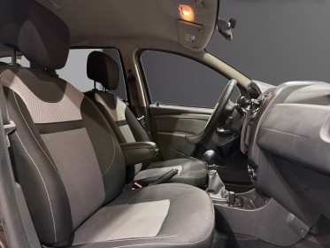 Dacia duster tce 125 4x2 black touch - caméra - sièges chauffants - garantie 12 mois occasion simplicicar lyon ouest...