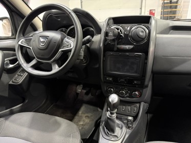 Dacia duster tce 125 4x2 black touch - caméra - sièges chauffants - garantie 12 mois occasion simplicicar lyon ouest...