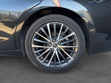 Lexus es300h finition luxe – toit ouvrant – sièges électriques chauffants et ventilés – carplay – garantie......