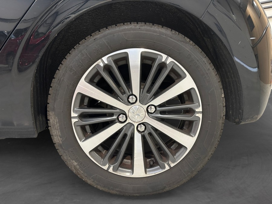 PEUGEOT d'occasion 208 1.2 PURE TECH 82 STYLE de 2017 Lorient (56)﻿