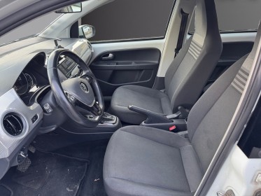 Volkswagen e-up! 2.0 electrique  1ere main suivi constructeur occasion simplicicar lille  simplicicar simplicibike france