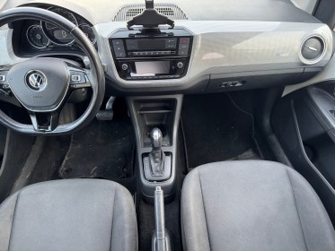 Volkswagen e-up! 2.0 electrique  1ere main suivi constructeur occasion simplicicar lille  simplicicar simplicibike france