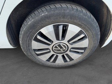 Volkswagen e-up! 2.0 electrique  1ere main suivi constructeur occasion simplicicar lille  simplicicar simplicibike france