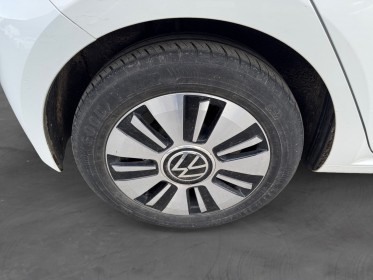 Volkswagen e-up! 2.0 electrique  1ere main suivi constructeur occasion simplicicar lille  simplicicar simplicibike france