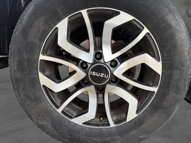 Isuzu d-max crew cab 1.9 4x4 bva quasar cuir caméra garantie 12 mois occasion simplicicar lunel simplicicar simplicibike...