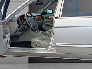 Jaguar daimler super v8 v8 4.0 compresseur - garantie 12 mois - chassis long !!! occasion scl 56 - simplicicar vannes...