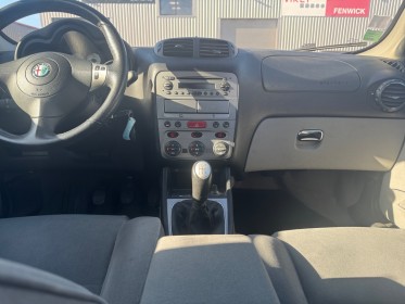 Alfa romeo 147 1.6i t.s. 120 distinctive garantie 12 mois occasion simplicicar beaune simplicicar simplicibike france