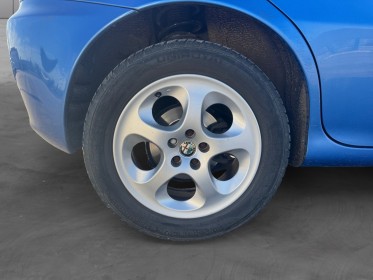 Alfa romeo 147 1.6i t.s. 120 distinctive garantie 12 mois occasion simplicicar beaune simplicicar simplicibike france