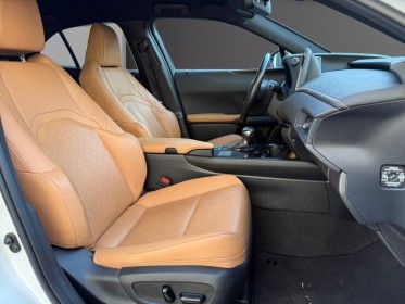 Lexus ux 250h hybride 2wd mc luxe apple carplay keyless virtual cokpit camera de recul interieur cuir garantie lexus...