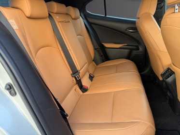 Lexus ux 250h hybride 2wd mc luxe apple carplay keyless virtual cokpit camera de recul interieur cuir garantie lexus...